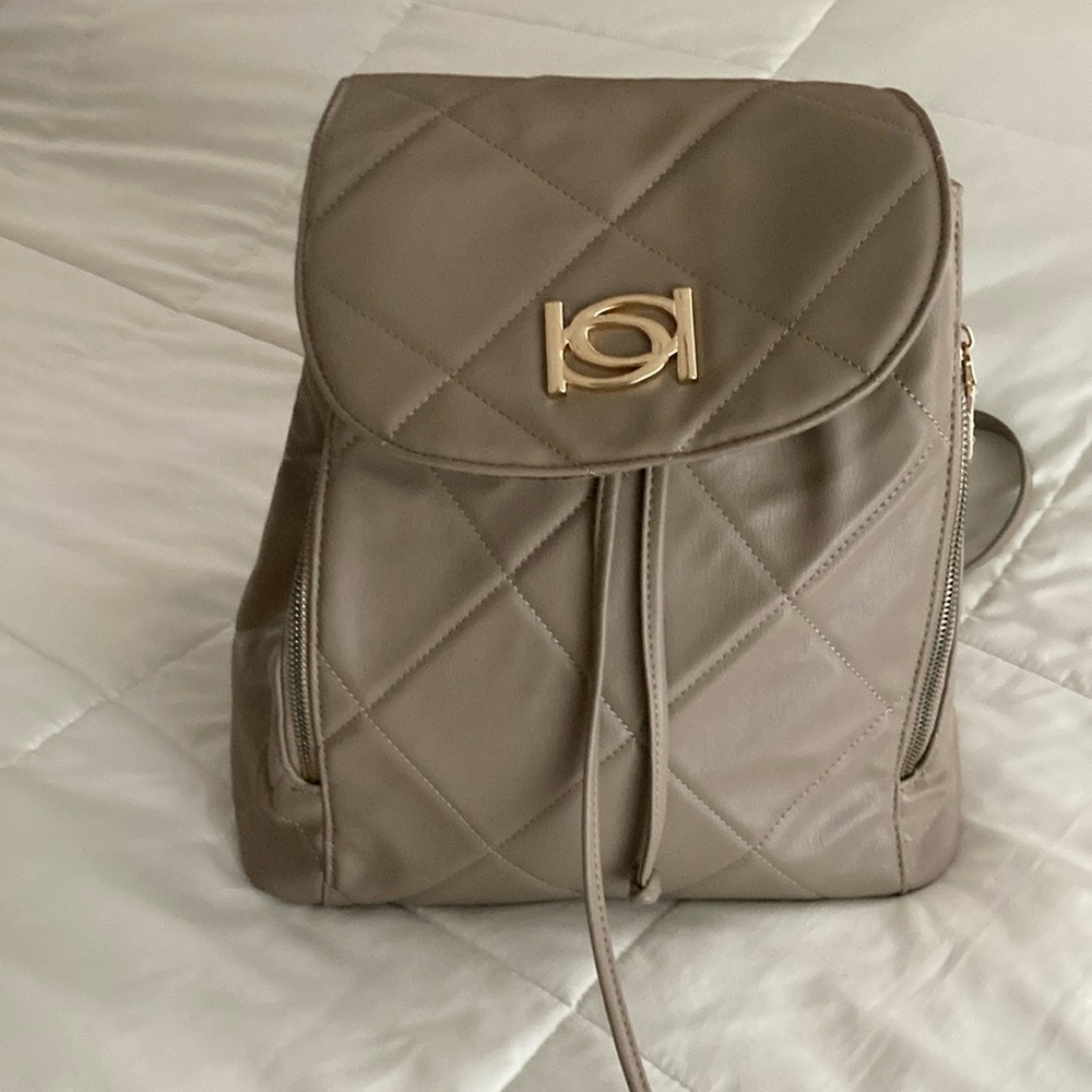 Tan backpack never used, great for every day use. Light weight.